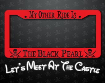 Marco de matrícula con forma de calavera pirata – "Mi otro vehículo es la Perla Negra"