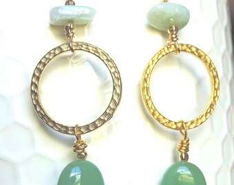 Pendientes de aro envueltos en jade y aventurina - Chapados en oro - Aros de piedras preciosas hechos a mano, aros colgantes estilo boho, regalo para ella