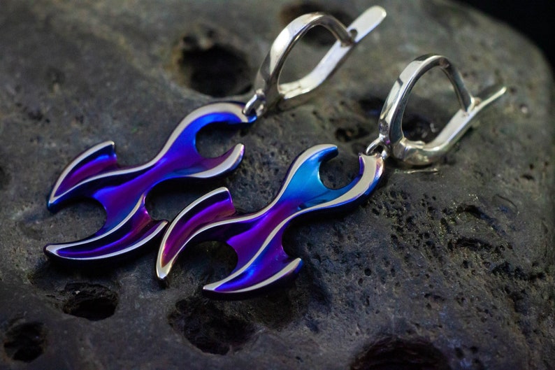Dual Daggers Cosplay Jewelry Water Elemental Magical Titanium Earrings Blue Silver Shock Wave Space Inspired Jewellery Sands of Time