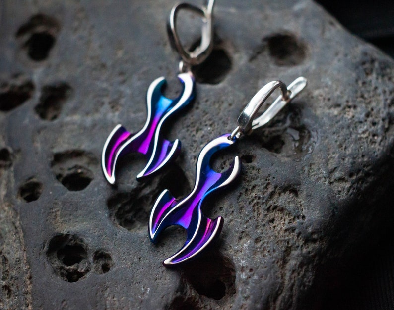 Dual Daggers Cosplay Jewelry Water Elemental Magical Titanium Earrings Blue Silver Shock Wave Space Inspired Jewellery Sands of Time
