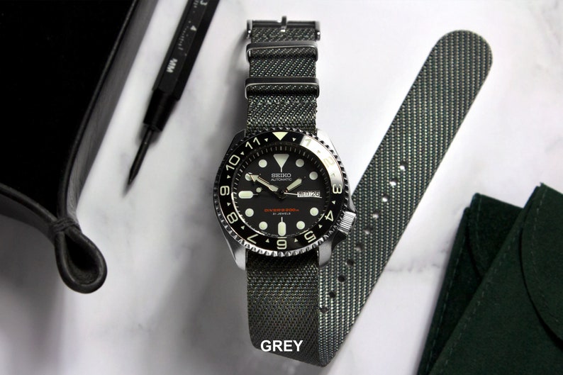 Collection Tudor Twill Vert, gris, kaki, bleu, bracelet de montre monobloc 20 mm et 22 mm Grey