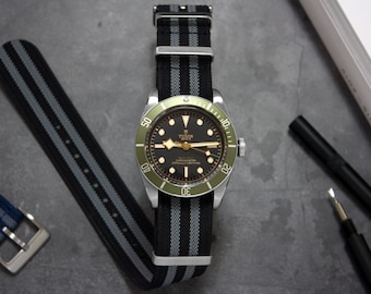 Pulseira Spectre Bond em nylon canelado, preta e cinza (20 mm e 22 mm)