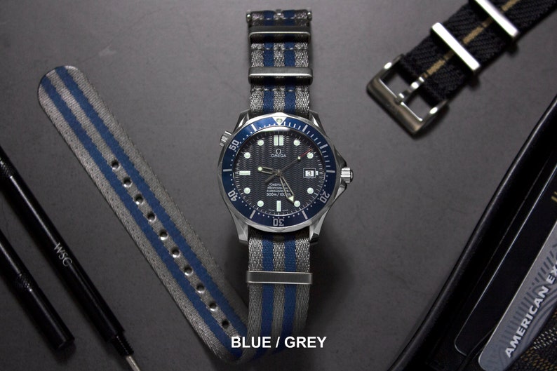 Premium Bond Kollektion No Time To Die, Spectre, Goldfinger, Uhrenarmbänder 20 mm & 22 mm Blue / Grey