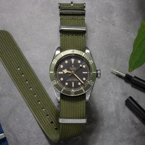 Pulseira de relógio de nylon com nervuras verde militar, verde (20 mm e 22 mm)