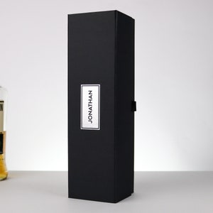 Beste man voorstel cadeau-idee, geweldige doos voor het presenteren van wijn, whisky of champagne, compleet met personalisatie en plaquette erin