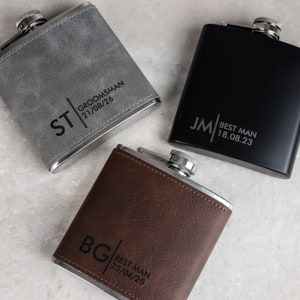 Fichas atemporales: padrinos de boda, padrinos de boda, acomodadores y petacas personalizadas en cuero PU negro mate, marrón PU y gris.