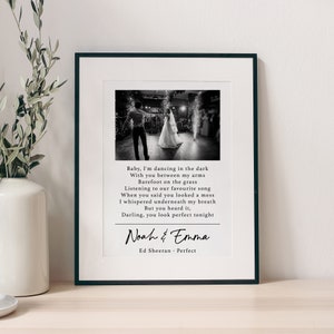 Regalo di anniversario di matrimonio in carta, A3, A4, il nostro primo anniversario / foto del primo ballo e testi / cornice per stampa di canzoni nuziali