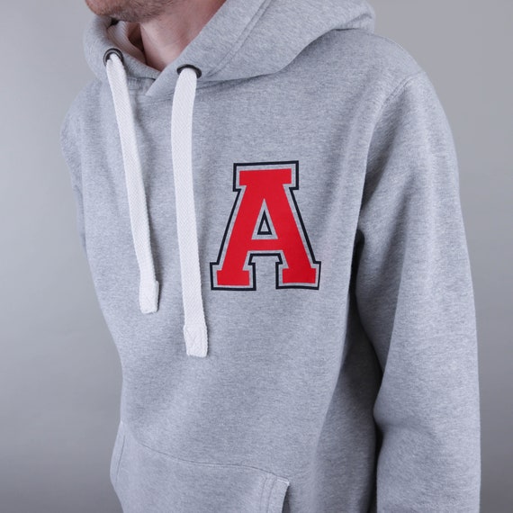 Felpa con cappuccio personalizzata con iniziale stile laureato