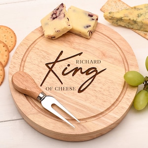 Personalised King or Queen of Cheese Cutting Board: Funny Birthday Gift Idea for Dad, Grandad, Husband, Brother, Anniversary.
