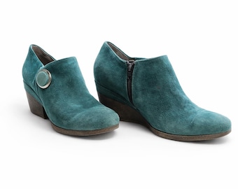 Green suede leather women shoes vintage platforms gift for her Size 38 EU/ 7.5 US/ 5 UK/ 24.5 cm / 9.65 inches