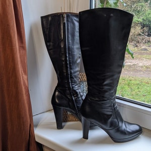 Black elegant knee vintage boots shoes high heels women soft leather Size 38.5 EU/ 5.5 UK/ 8 US, made in Italy