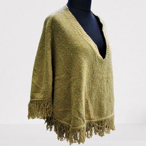 cadeau d’enveloppement jaune de pull de moutarde de cru pour elle