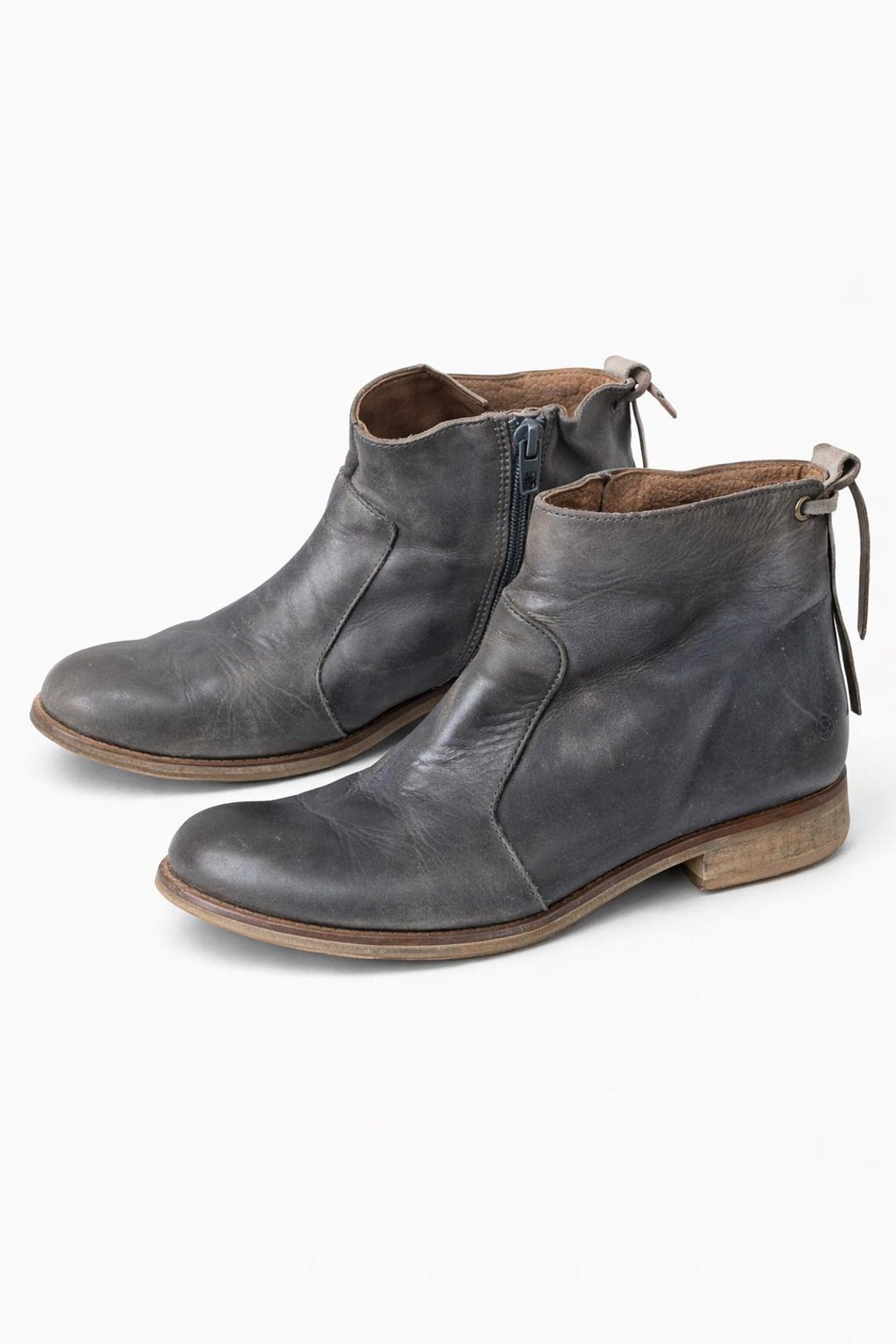 grey leather dress boots Men's Grey Pebbled Leather Plain-Toe Ankle Boots - Romsey US 10.5 / Gray / D