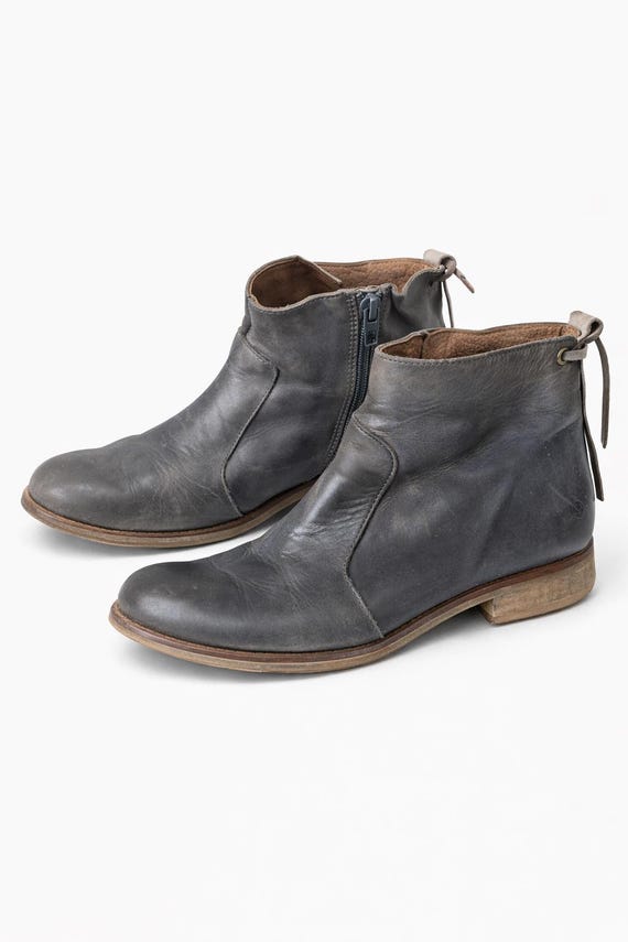 Grey ankle boots leather women shoes small Sixtyseven made in Spain Size 6 US/ 3.5 UK/ 36 EU Grey ankle boots leather women shoes small Sixtyseven made in Spain Size 6 US/ 3.5 UK/ 36 EU