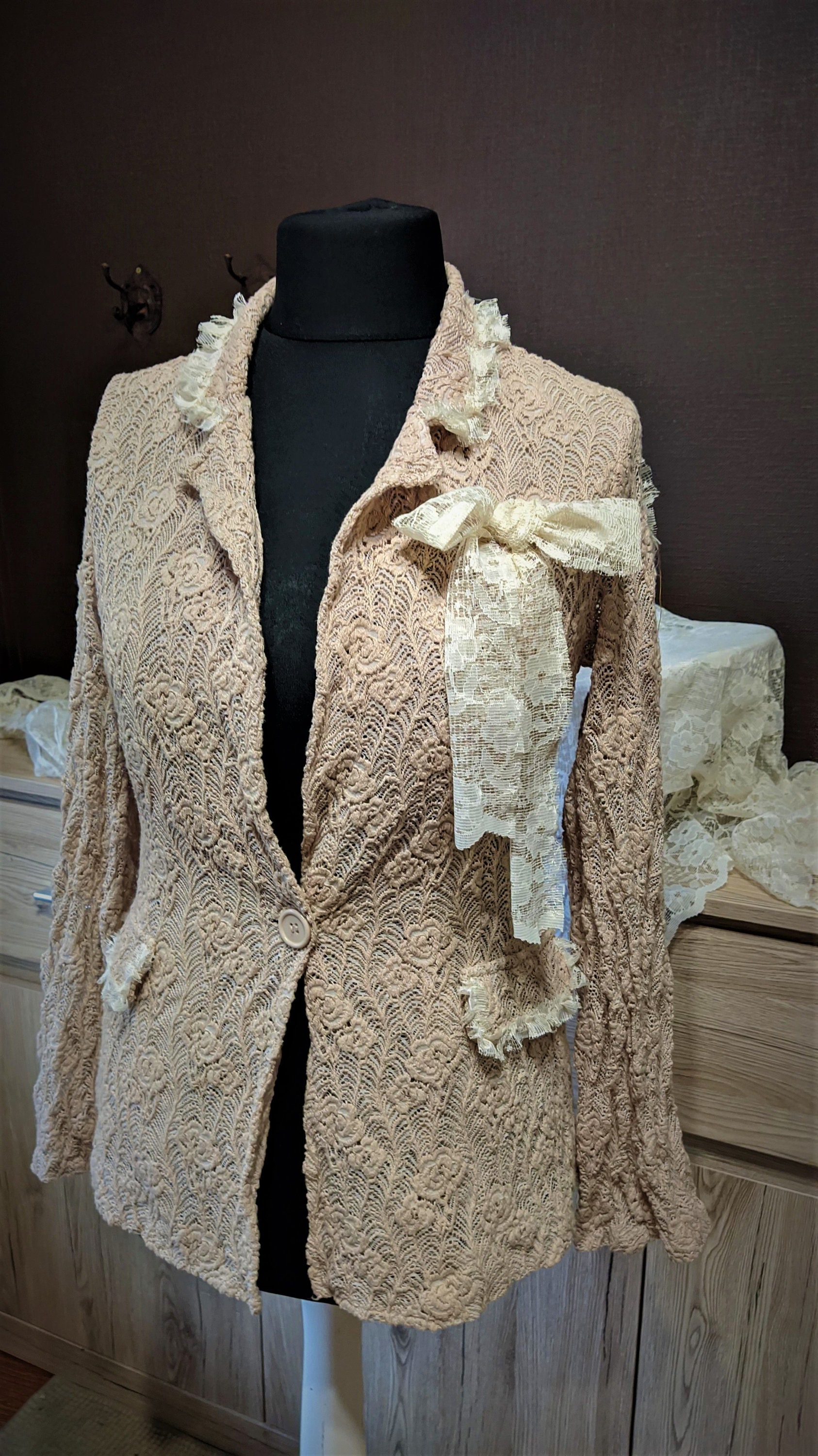 Veste Jersey Avec Dentelle Et Volants – Beige – Taille XL – Fait En Italie – Kmü1015