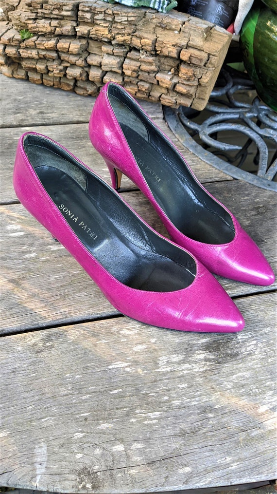 Pink leather shop pumps