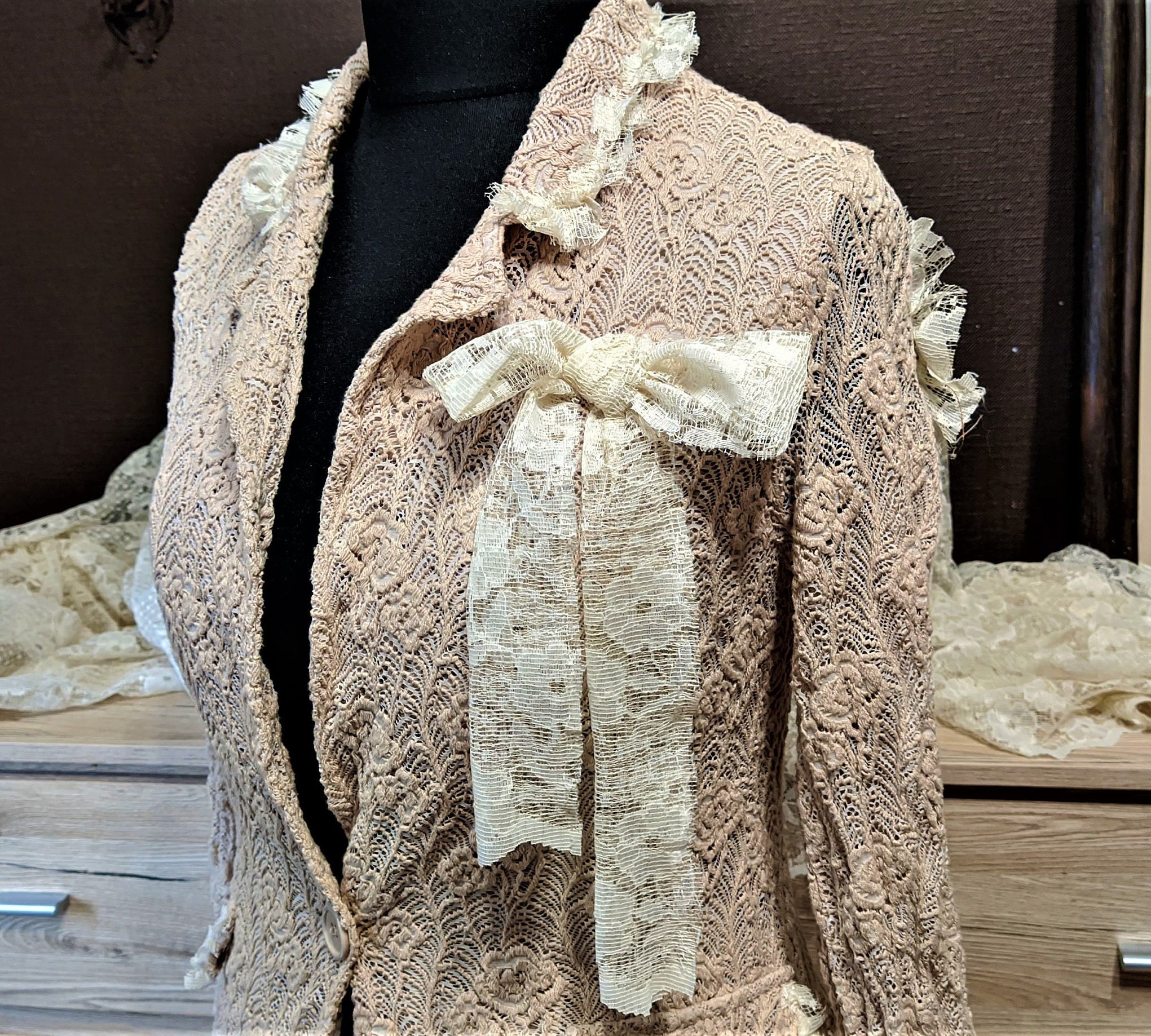 Blouse en dentelle avec col lavallière - Beige - FEMME | H&M FR