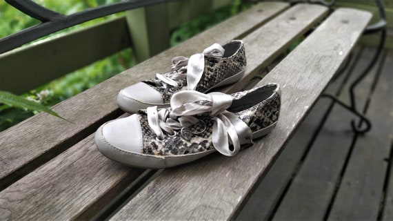 Vintage leather sneakers shoes women  white grey … - image 3