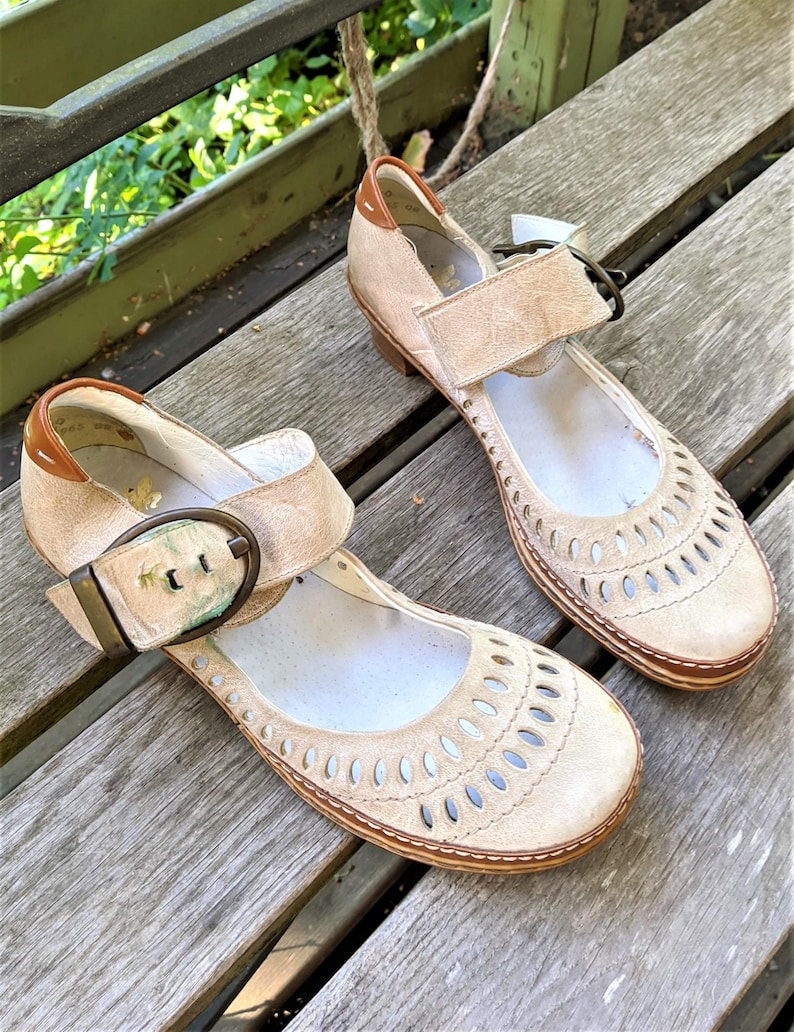 Vintage shoes sandals pumps women beige leather brown Rieker low heels comfy Size 39 EU/ 8.5 US/ 6 UK image 1