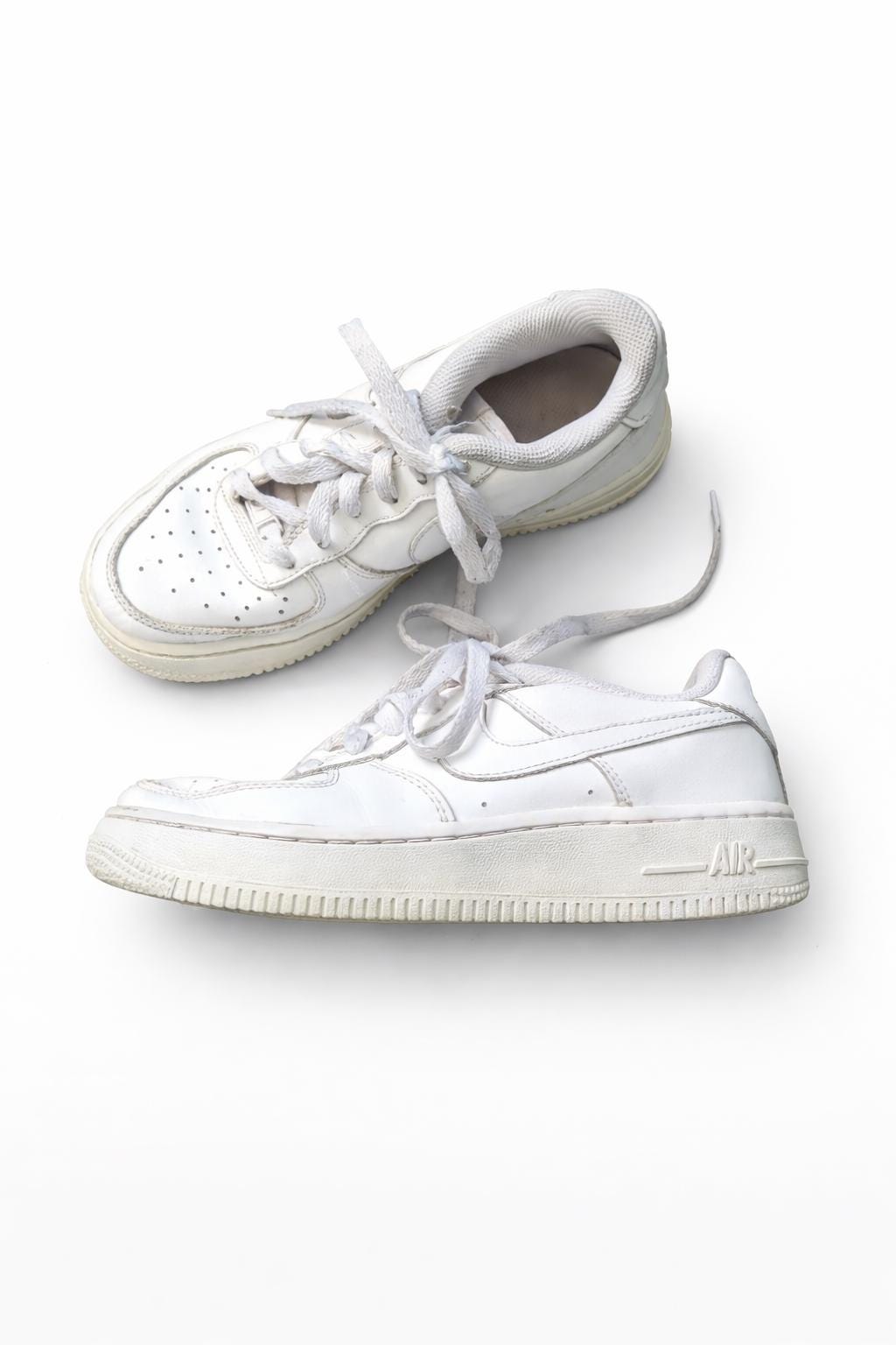 nike white retro shoes