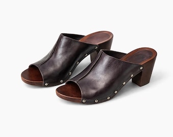 Zapatos vintage marrones oscuros tipo mules, zuecos de madera y piel para mujer, fabricados en Italia. Talla 39 UE/ 8,5 EE. UU./ 6 Reino Unido.