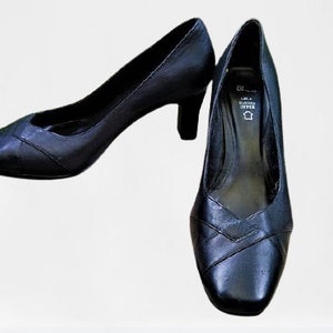 Black shoes pumps women leather heels vintage Size 4 UK/ 6.5 US/ 37 EU