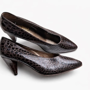 Brown vintage pumps women shoes croc embossed made in Portugal Size 24 cm/ 9.45"/38 EU/ 5 UK/ 7.5 US image 1