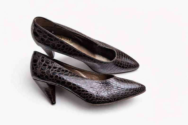 Brown vintage pumps women shoes croc embossed made in Portugal Size 24 cm/ 9.45"/38 EU/ 5 UK/ 7.5 US image 1