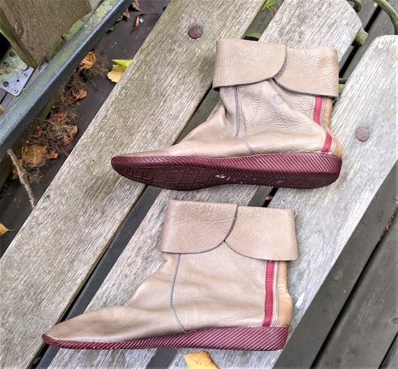 Vintage beige leather shoes ankle boots red women