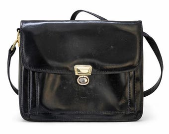Bolso bandolera vintage negro de piel para mujer.