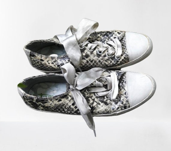 Vintage leather sneakers shoes women  white grey … - image 1