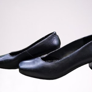 Black vintage shoes pumps New women low heels leather girls Size 3 UK/ 35.5 EU/ 5.5 US
