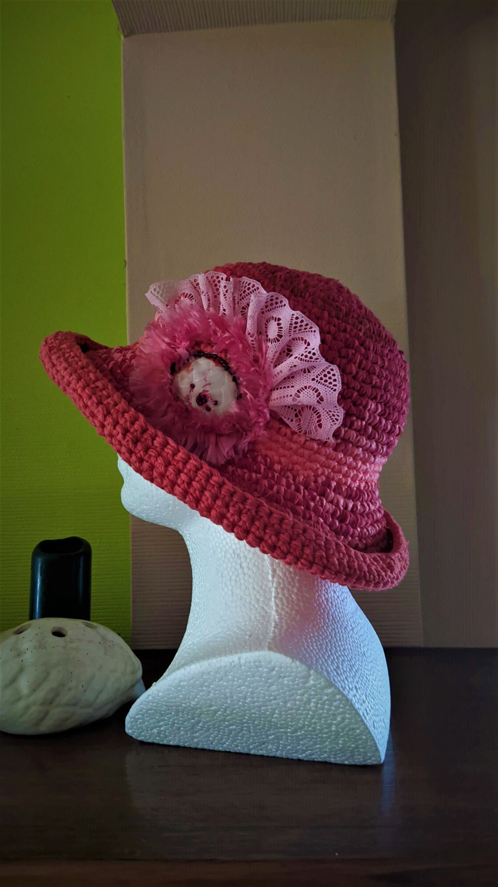 ピンクのシャビーシックな帽子、バケツ、コーラル、ウェアラブルアート