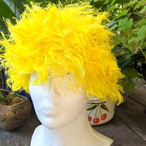 Yellow vintage wig periwig unisex one size costume