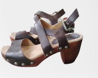 Brown leather wood shoes clogs mules women vintage summer heels sandals DKOD Size 40 EU/9 US/ 6.5 Uk