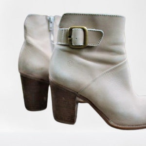Vintage beige ankle boots women white shoes leather medium heels Size 37 EU/ 6.5 US/ 4 UK