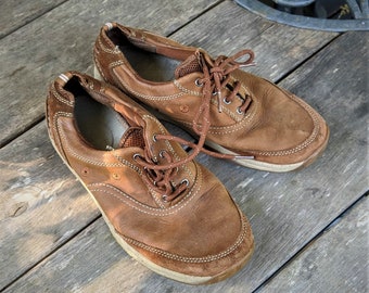 Scarpe da ginnastica vintage marroni in pelle unisex con lacci Clarks Taglia 7 M US/ 8.5W US/ 6.5 M UK/ 6W Uk/ 39 Eu