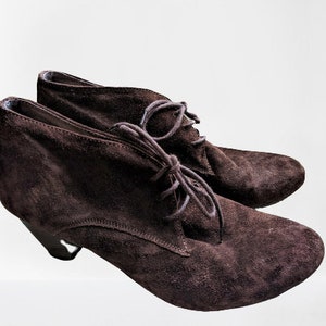 Brown suede leather medium heels vintage shoes women Size 39 EU/ 8.5 US/ 6 UK