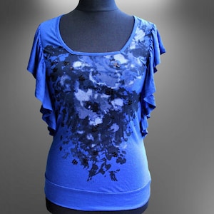 Blue floral top T shirt women vintage blouse tees gift for her Size  M