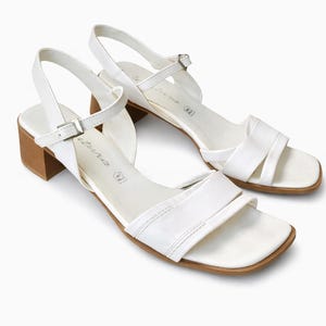 White vintage sandals women medium block heels leather Size 41 EU/ 9.5 US/ 7 UK