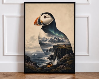 Könnte beinhalten: Ein gerahmter Kunstdruck mit einer Doppelbelichtungsillustration eines Papageientauchers. Die Silhouette des Vogels enthält eine Landschaft mit zerklüfteten Küstenklippen, einer kleinen Hütte, einem Wasserfall und einem Eisberg unter Nordlichtern.