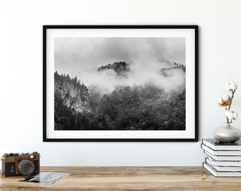 Fotografie Berge in den Wolken schwarz-weiß, Landschaftsfotografie, Druck