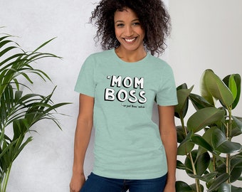 Mam Boss (of gewoon ' Boss ' zal doen) T-shirt | Zacht, leuk shirt voor moeder ondernemers en bedrijfseigenaren