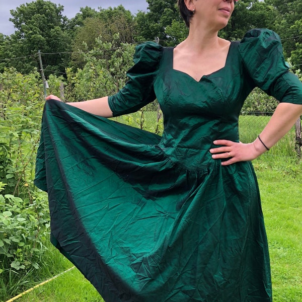 Vintage green taffeta silk party dress. Alfred Angelo dress. Mutton sleeve princess dress. M size.