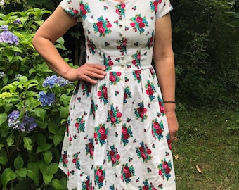 Vintage dirndl dress. 70s Trachten style white floral print dress. Short sleeve knee length Oktoberfest dress. S size