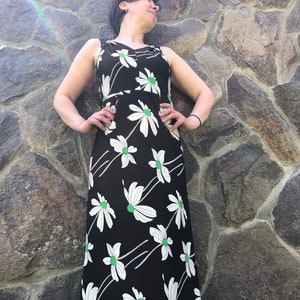 Vintage 70s maxi dress. Dark brown with daisy floral print sleeveless dress. M size