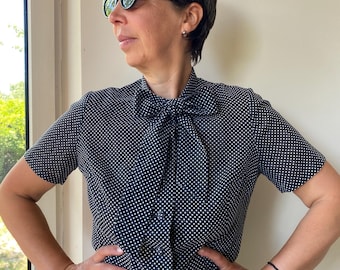 Vintage 50-60ss off black and white Polkadot Short Sleeve Tie Bow Blouse. Retro Blouse. Tailored blouse. M size
