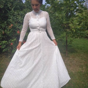 Vintage 70s wedding gown. Long sleeve lace wedding dress. S/M size.