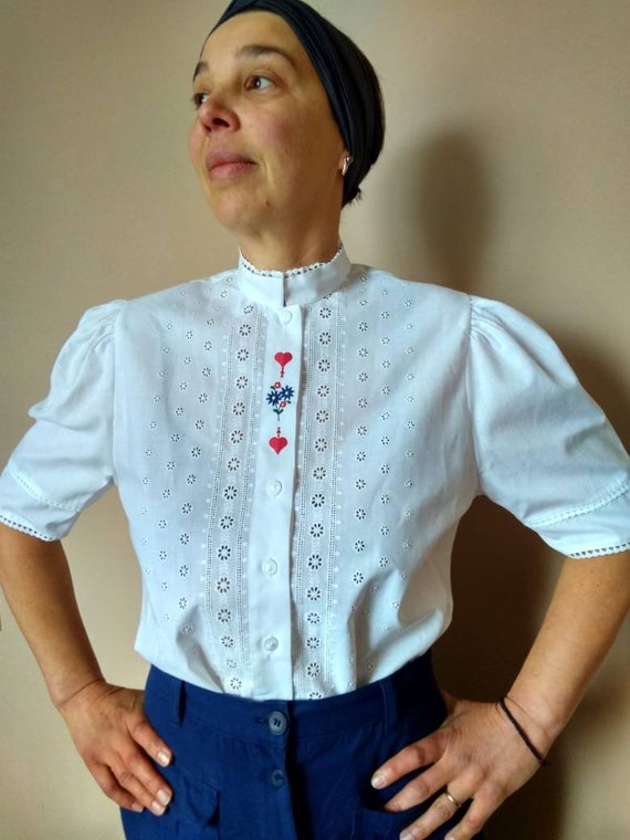 Vintage Alpine blouse. Puffy short sleeve eyelet e
