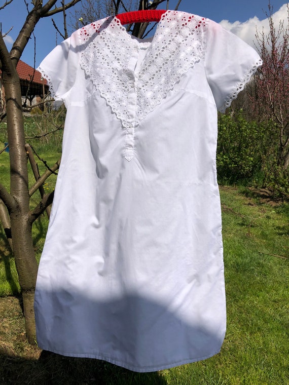 Vintage 70s,80s white cotton nightgown with eyele… - image 7